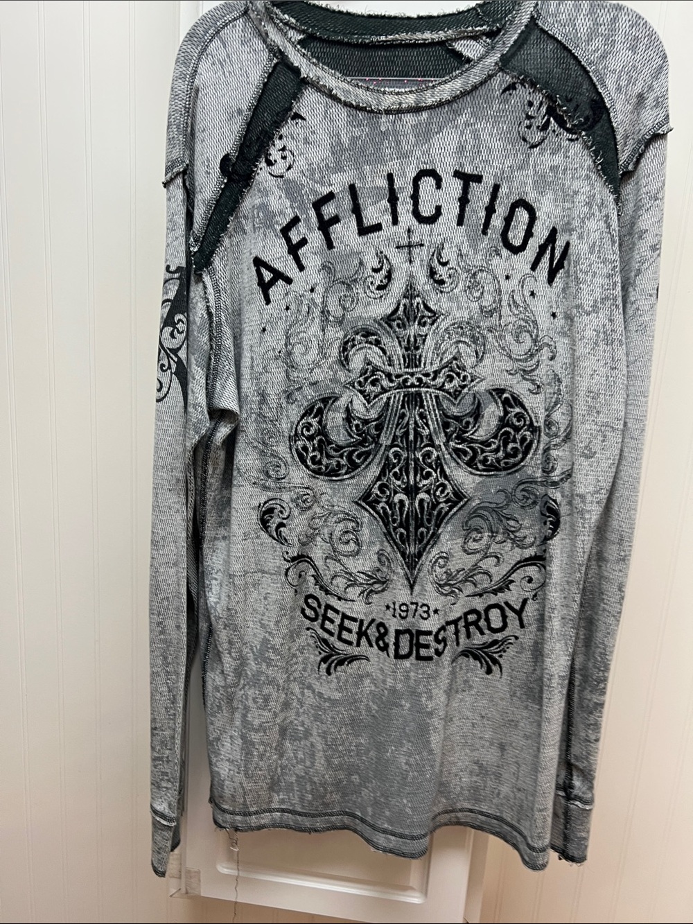 Affliction Men's Gray Graphic Long-Sleeve Shirt - Seek & Destroy